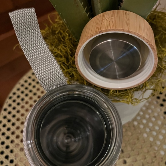 Tease Glass Tea Tumbler – Bamboo Lid – Gray Sleeve - Picture 3 of 3